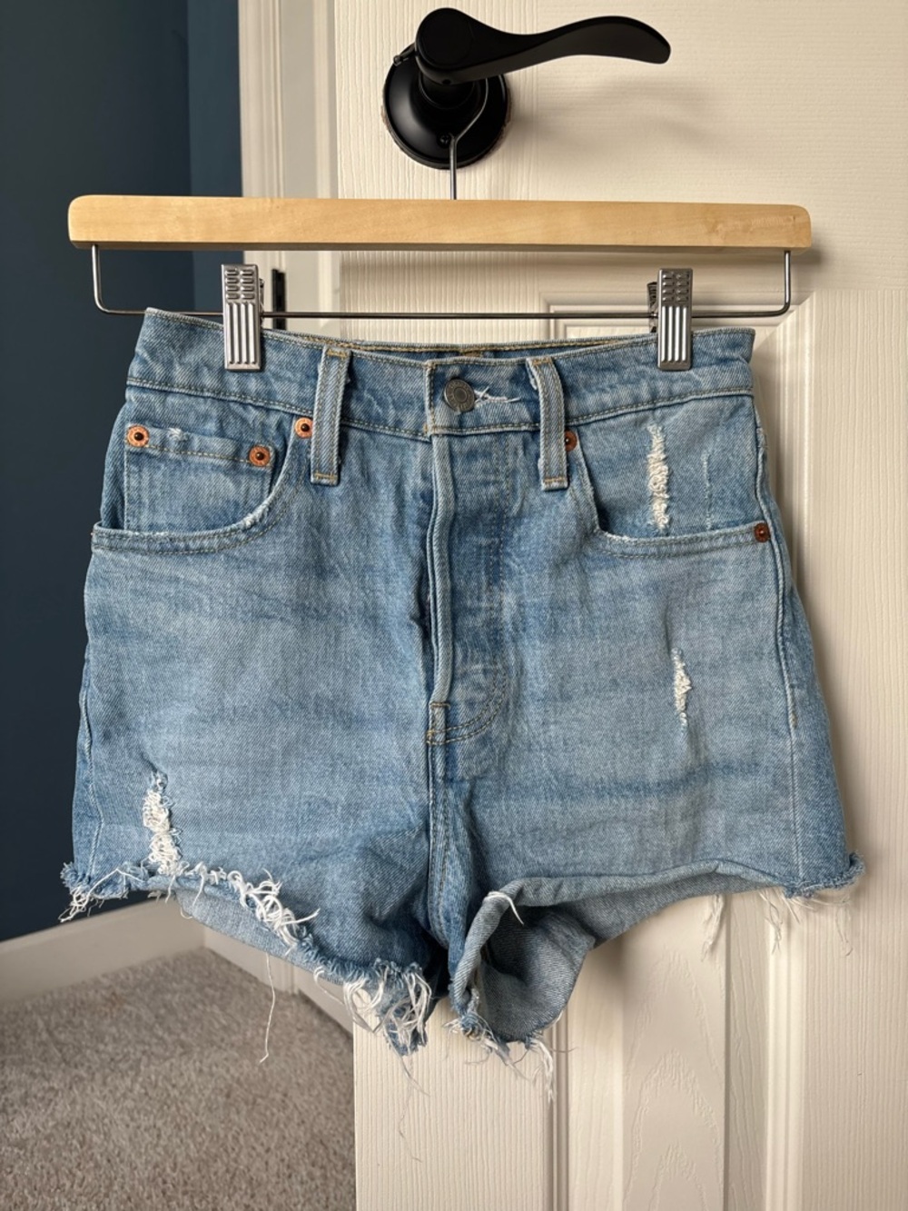 Levi’s Ribcage Shorts